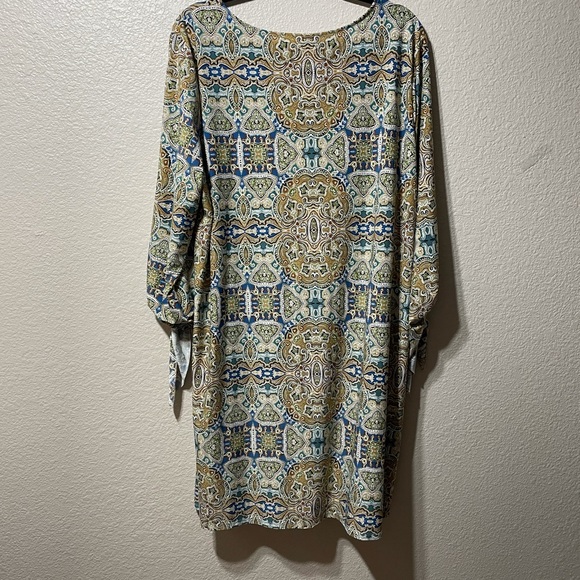 Plus size. New without tags. 95% polyester - Picture 2 of 6